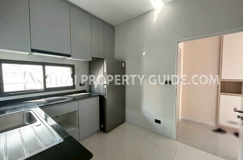 House with Shared Pool in Bangnatrad 